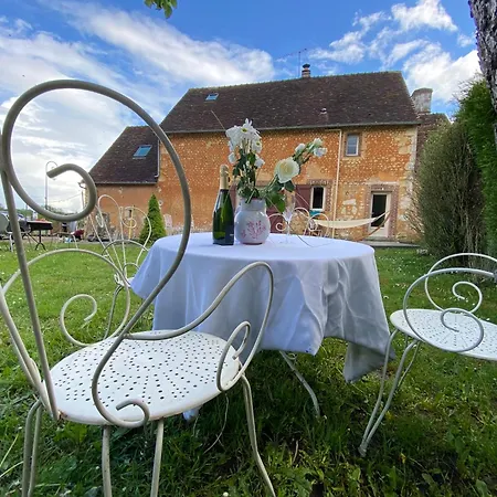 Дом отдыха Votre Maison De Famille Dans Le Perche